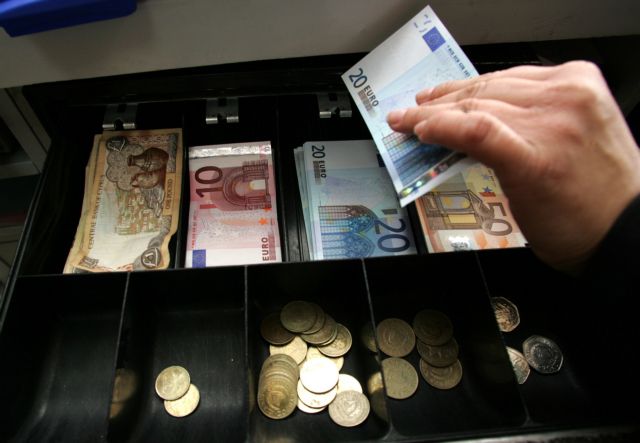 Αύξηση έκπληξη του κατώτατου μισθού με το βλέμμα στις εκλογές