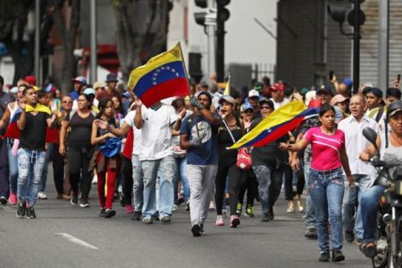 Βενεζουέλα: Χιλιάδες πολίτες στους δρόμους κατά Μαδούρο