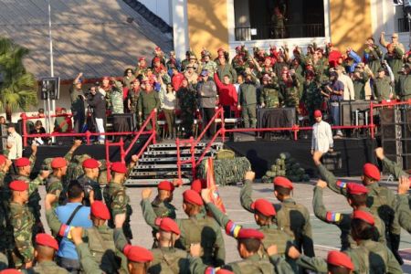 Ομάδα της Λίμα : Ο στρατός να στηρίξει τον Γκουαϊδό