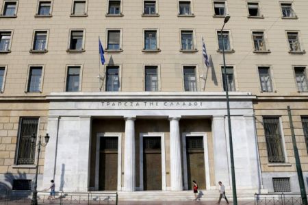 Greek systemic banks eye Bank of Greece plan to reduce NPLs