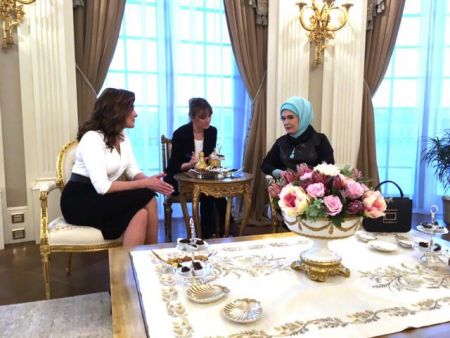 Συνάντηση Μπαζιάνα – Εμινέ Ερντογάν στη «σκιά» των συζύγων τους