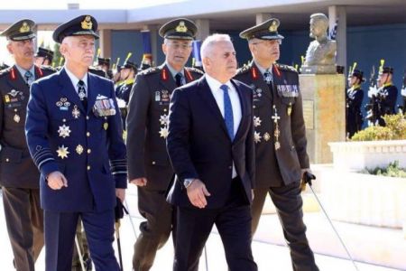 Αποστολάκης: Οι Ενοπλες Δυνάμεις μάχονται για την ειρήνη