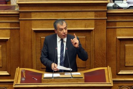 Θεοδωράκης: Πραξικόπημα αν αλλάξει ο κανονισμός της Βουλής