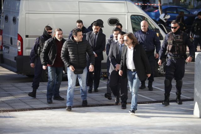 Ankara declares a bounty on eight officers granted asylum in Greece