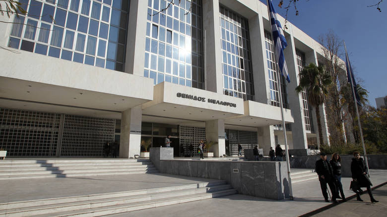 Αρειος Πάγος: Να αναιρεθεί η καταδίκη της καθαρίστριας με το πλαστό απολυτήριο