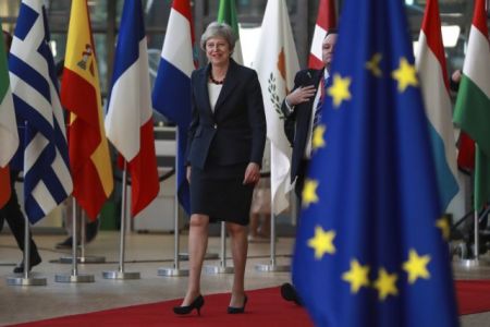 Το Λονδίνο επιμένει σε αλλαγές στη Συμφωνία με την ΕΕ για να αποφευχθεί ένα «no-deal Brexit»