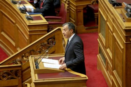 Θεοδωράκης για Τσίπρα: Κυβερνάει με έξι πληρεξούσια, είναι γελοίο