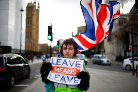Μέι: Η Βρετανία θα αποχωρήσει από την ΕΕ με συμφωνία