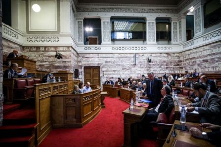 Βουλή: Πέρασε από  την Επιτροπή το Πρωτόκολλο για την ένταξη της ΠΓΔΜ στο ΝΑΤΟ