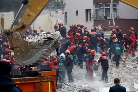 Κωνσταντινούπολη: Στους έξι οι νεκροί από την κατάρρευση κτιρίου