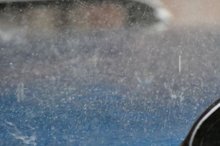 Αδιάβατοι οι δρόμοι της Πάρου από την συνεχή και έντονη βροχή – Ξεχείλισαν οι χείμαροι