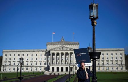 Δυσφορία εισέπραξε η Μέι στη Βόρεια Ιρλανδία για το backstop