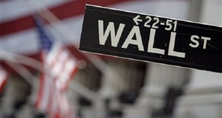 Απώλειες άνω των 200 μονάδων για Dow Jones, πτώση για τη Wall Street