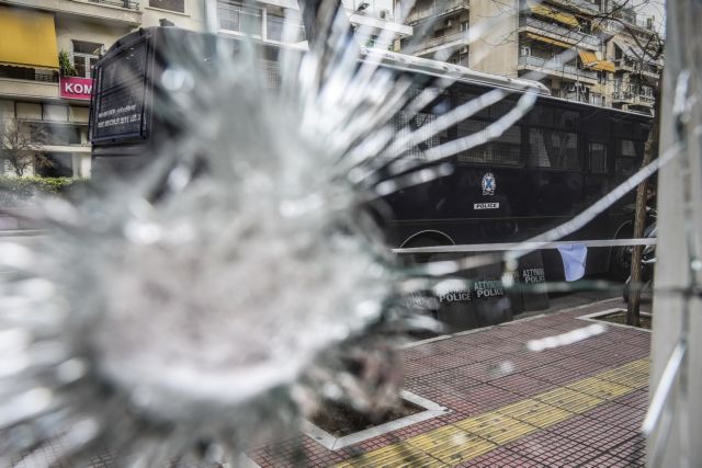 Πάτρα: Επίθεση με πέτρες στα γραφεία των ΕΛΤΑ