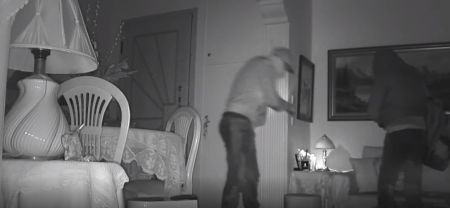 Στα ύψη η εγκληματικότητα: Καρέ-καρέ η εισβολή κακοποιών σε διαμέρισμα (βίντεο)