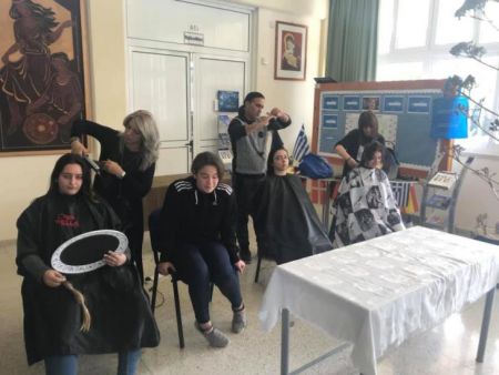Μαθήτριες προσφέρουν τα μαλλιά τους για καρκινοπαθείς