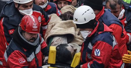 Κωνσταντινούπολη: Στους 18 οι νεκροί από την κατάρρευση της Πολυκατοικίας
