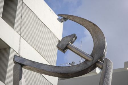 ΚΚΕ: Οι ελλείψεις του συστήματος υγείας υπεύθυνες για την επιδημική γρίπη