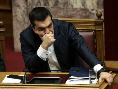 Reuters: Δεν του βγαίνει η επανεκλογή του Τσίπρα