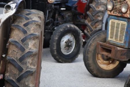 Κλιμακώνουν οι αγρότες: Νέο μπλόκο στον κόμβο του Πλατύκαμπου