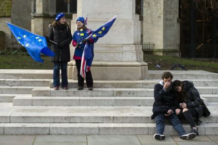Brexit – Μέι: Δεν τη φθάνει ο χρόνος για τη Συμφωνία