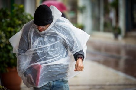 «Χιόνη»: Χάος σε Αττική και Νότια Ελλάδα λόγω των διακοπών ηλεκτροδότησης