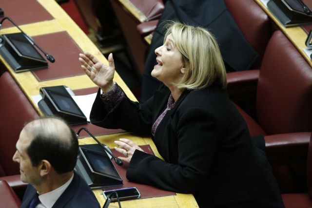 Παπακώστα vs Βούλτεψη και στη… μέση οι «δηλωσίες» βουλευτές για τη δεδηλωμένη