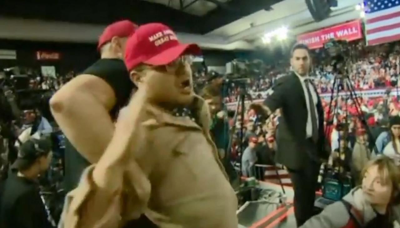 Το BBC διαμαρτύρεται στον Λευκό Οίκο για την επίθεση στον δημοσιογράφο του