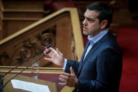 Πυρά Τσίπρα κατά ΝΔ-ΚΙΝΑΛ για παρασκηνιακές συμφωνίες στην εκλογή ΠτΔ