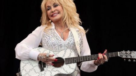 Γιατί όλοι αγαπούν την Ντόλι;