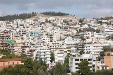Telegraph: Airbnb και «χρυσή βίζα» προκαλούν μαζικές εξώσεις στην Αθήνα