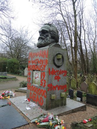 Βρετανία: Βεβήλωσαν ξανά τον τάφο του Καρλ Μαρξ