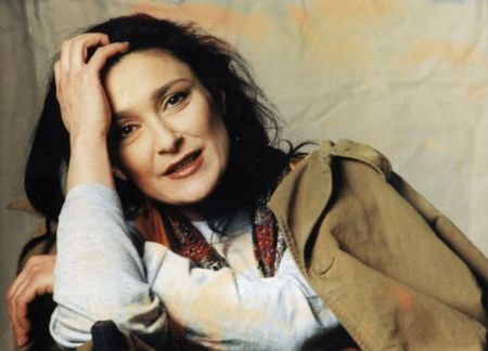 Αφροδίτη Μάνου: Σία και Τασία! Τα Λουΐ Βιτόν σας και στο Γράμμο