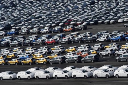 Ανησυχία στην αγορά : Στα χέρια του Τραμπ η έκθεση για τα εισαγόμενα αυτοκίνητα