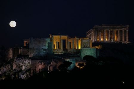 Μαγικές εικόνες από την Υπερπανσέληνο
