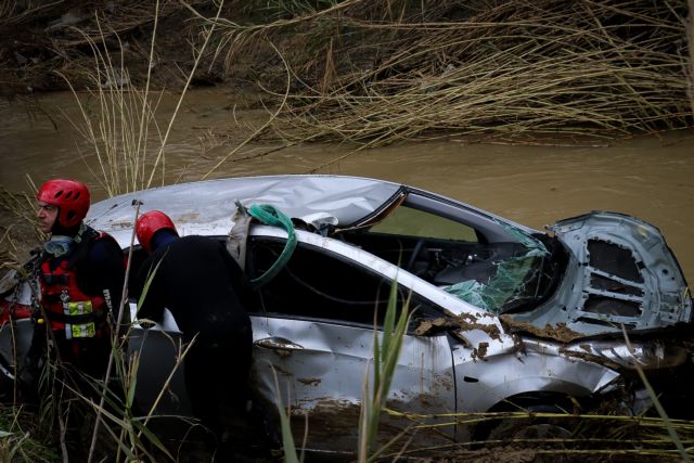 Θλίψη στην Κρήτη – Τελευταίο αντίο στην οικογένεια που πνίγηκε στον Γεροπόταμο