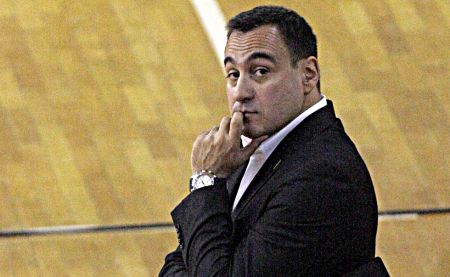 Ο πιστός στρατιώτης Φλαούνας αναλαμβάνει πάλι την ΑΕΚ