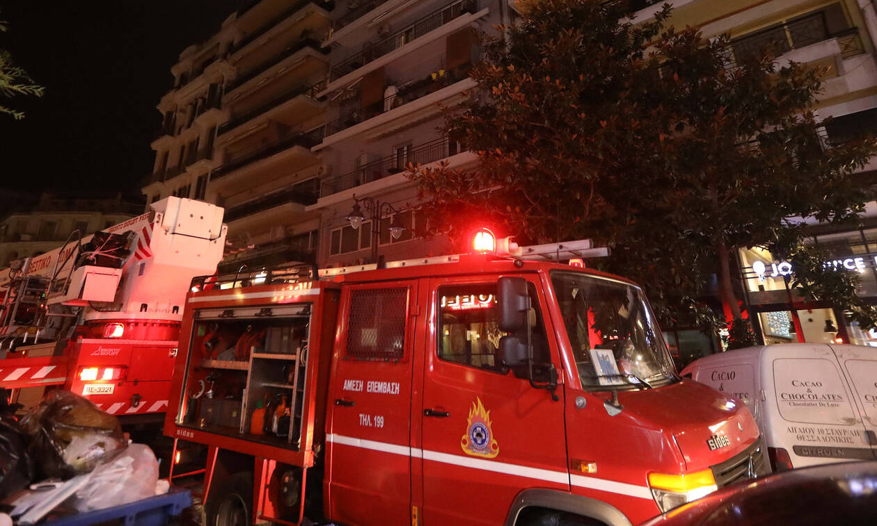 Πλατεία Αμερικής : Μητέρα με το παιδί της εγκλωβίστηκαν λόγω πυρκαγιάς σε διαμέρισμα