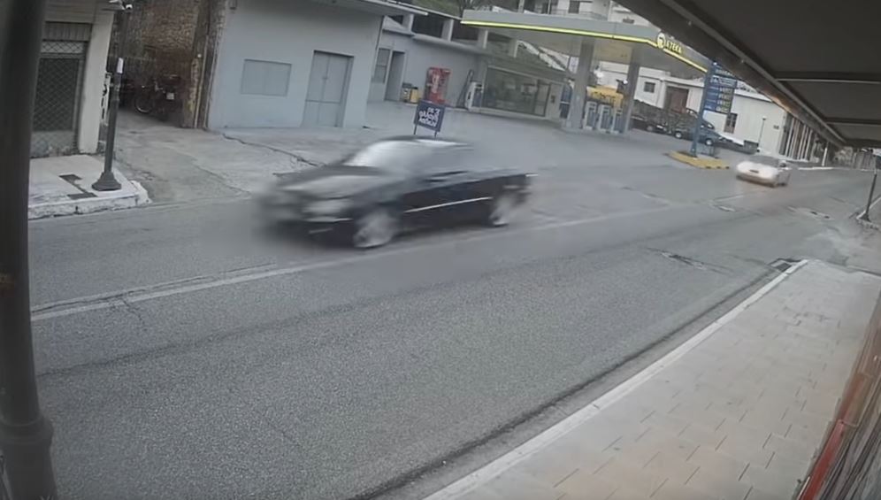 Κινηματογραφική καταδίωξη ΙΧ που μετέφερε ναρκωτικά στην Αμφιλοχία