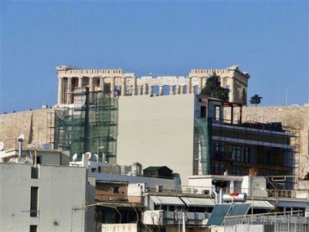 «Έγκλημα» γύρω από την Ακρόπολη : Πολυόροφα ξενοδοχεία «πνίγουν» τον Ιερό Βράχο