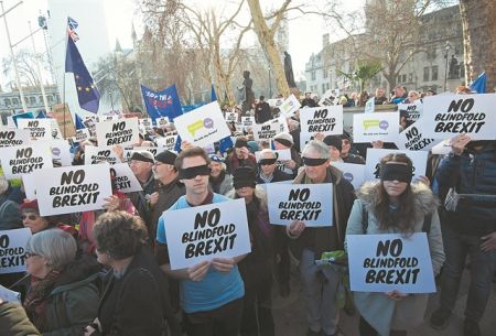 Συντηρητικοί και Εργατικοί στη δίνη του Brexit