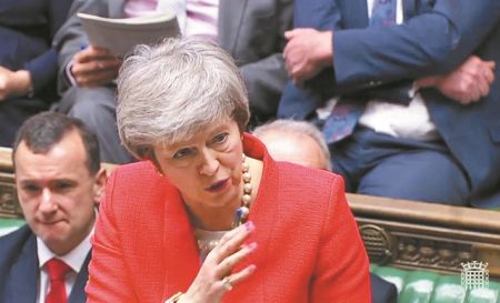 Βαρύ το άτακτο Brexit για το βρετανικό εμπόριο