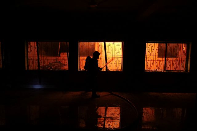 Τουλάχιστον 41 νεκροί από πυρκαγιά σε πολυκατοικία στο Μπανγκλαντές | tovima.gr