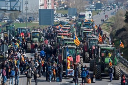 Καταλονία: Συγκρούσεις διαδηλωτών με την αστυνομία