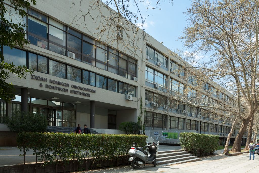 Εισβολή αντιεξουσιαστών στο Αριστοτέλειο Πανεπιστήμιο  Θεσσαλονίκης