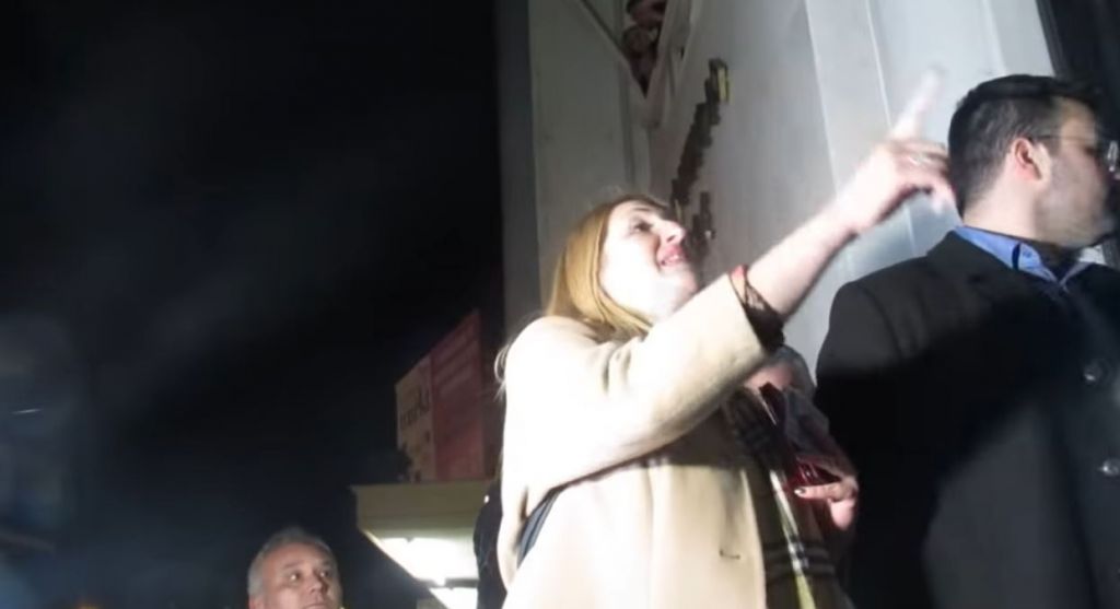 «Ανεπιθύμητη δημοσιογράφος» σε ομιλία Τζανακόπουλου