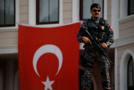 Τουρκία: Εντάλματα σύλληψης για 295 στρατιωτικούς