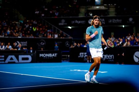 Μασσαλία : Πρόκριση στα ημιτελικά και φουλ για κούπα ο Τσιτσιπάς