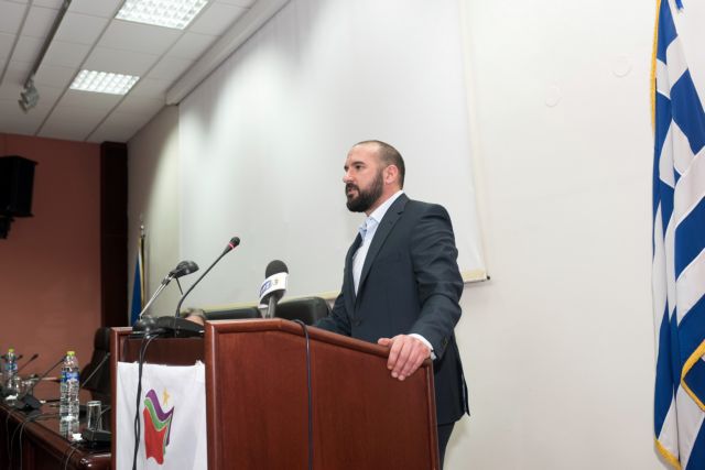 Νεαρή σε Τζανακόπουλο : «Σπείρατε τη διχόνοια. Είστε προδότες» (βίντεο)