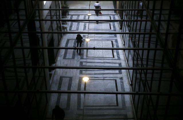 ΙΟΒΕ: Μετά βίας τα βγάζει πέρα το 64% των Ελλήνων